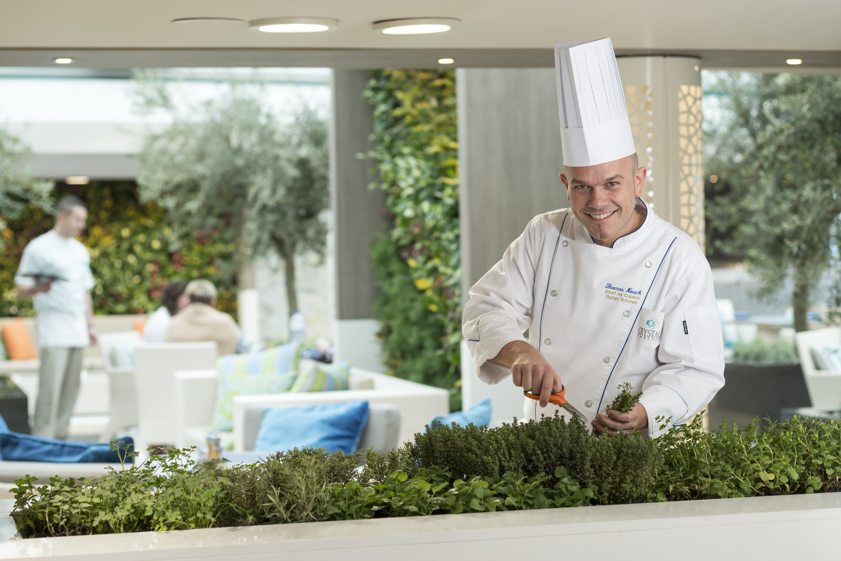 crystal cruises crystal serenity trident grill chef.jpg